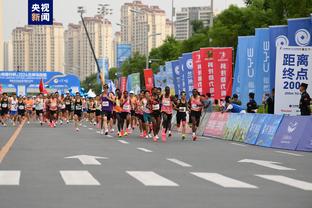 手感火热！基根-穆雷半场13中9拿下21分5板